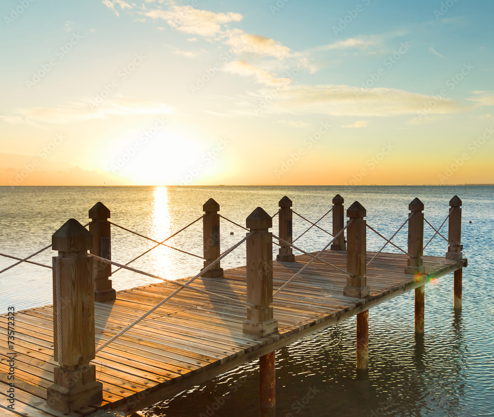 Obraz premium Jetty into Sunrise Heaven