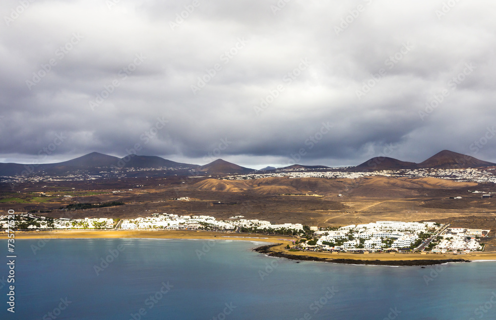 Obraz premium aerial of Arrecife with volcanoes in clouds