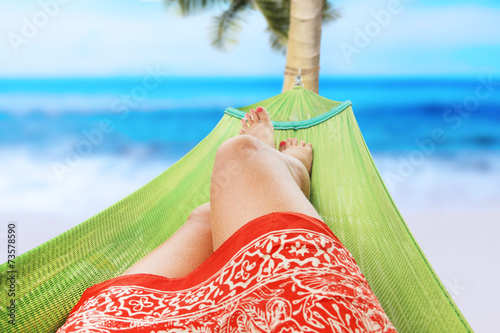 Canvas Print girl enjoying on the beach
