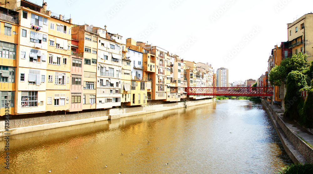 Río Onyar con fachadas coloristas, Girona