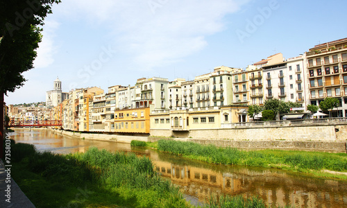 Fachadas coloristas sobre el r  o Onyar  Girona