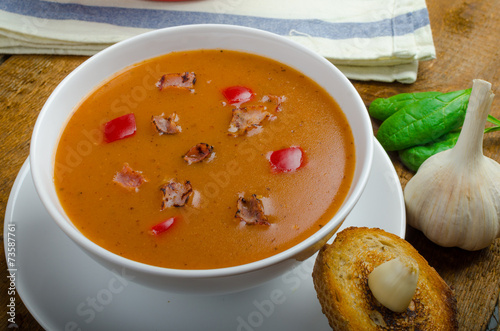 Goulash soup with crispy garlic toast