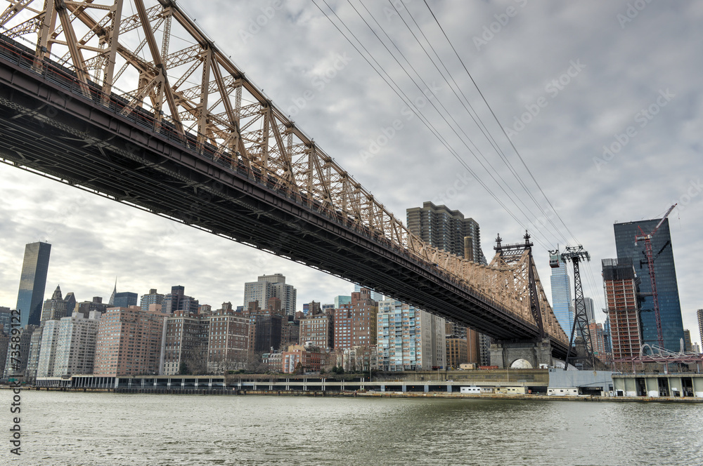 Roosevelt Island and Queensboro Bridge, Manhattan, New York