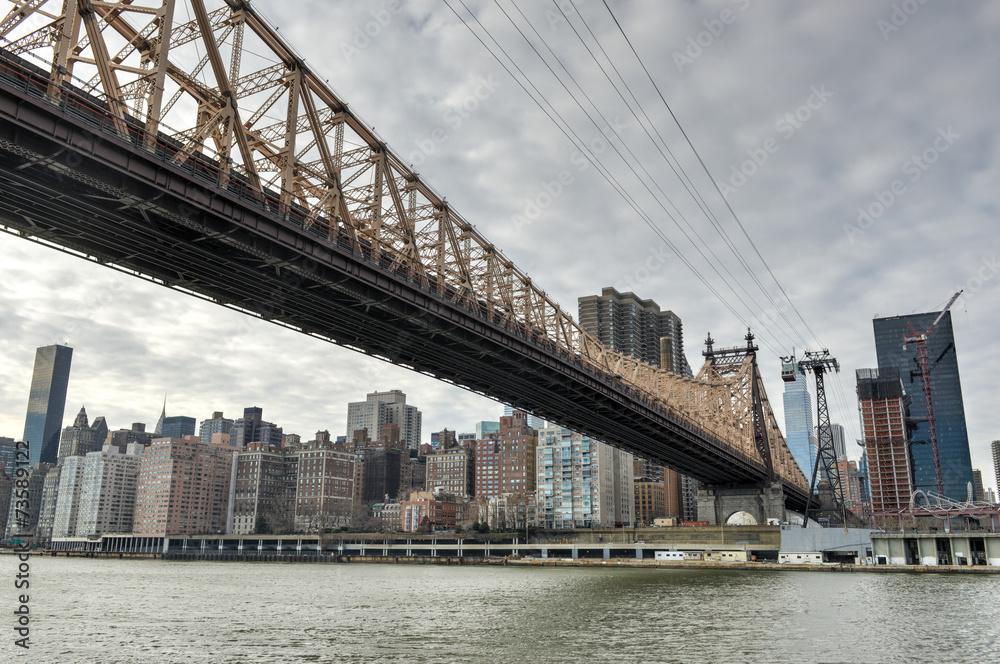Roosevelt Island and Queensboro Bridge, Manhattan, New York Roosevelt Island and Queensboro Bridge, Manhattan, New York