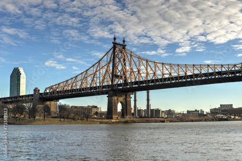Roosevelt Island Bridge, New York © demerzel21