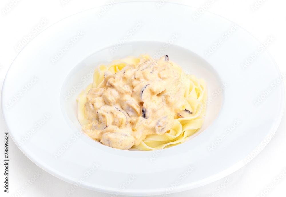 Pasta with shrimps, herbs and mashrooms