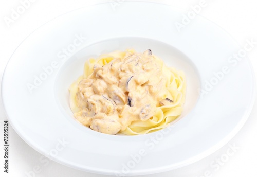 Pasta with shrimps, herbs and mashrooms