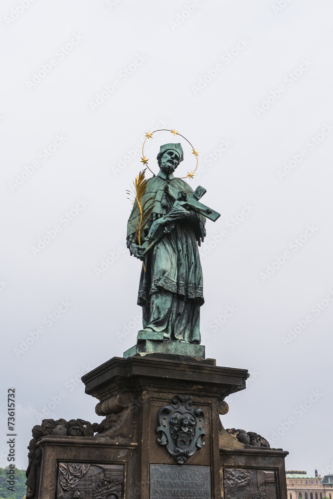 チェコ　プラハ　カレル橋の聖人像