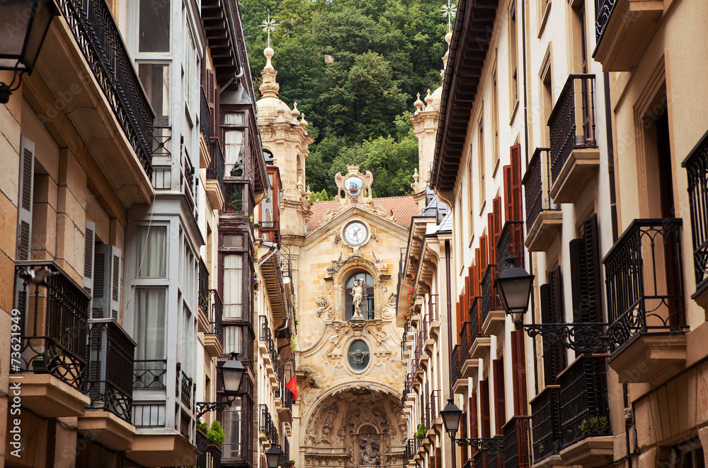 Fototapeta premium Kościół na starym mieście w San Sebastian w Hiszpanii.