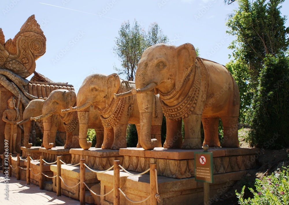 Fototapeta premium Sculptures of elephants