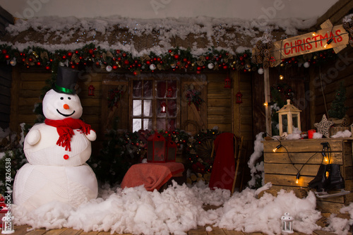 Obraz na płótnie Attractive Christmas Decors Inside a Wooden House w salonie