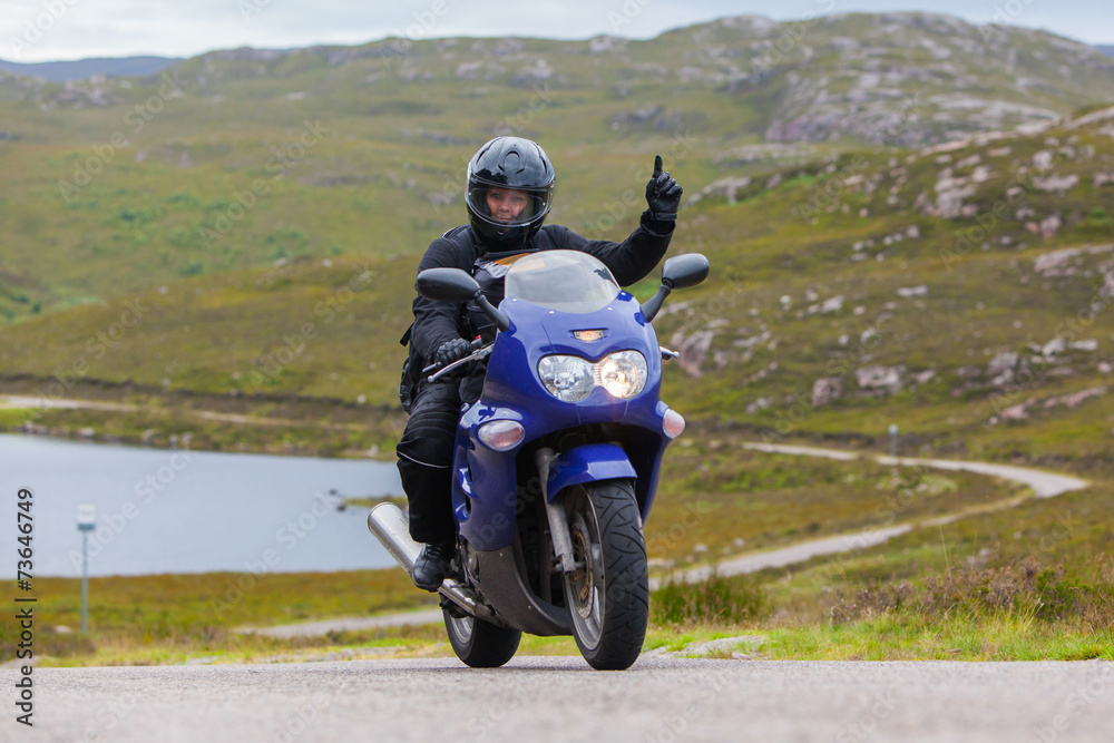 Obraz premium Motorcyclist in the Scottish Highlands
