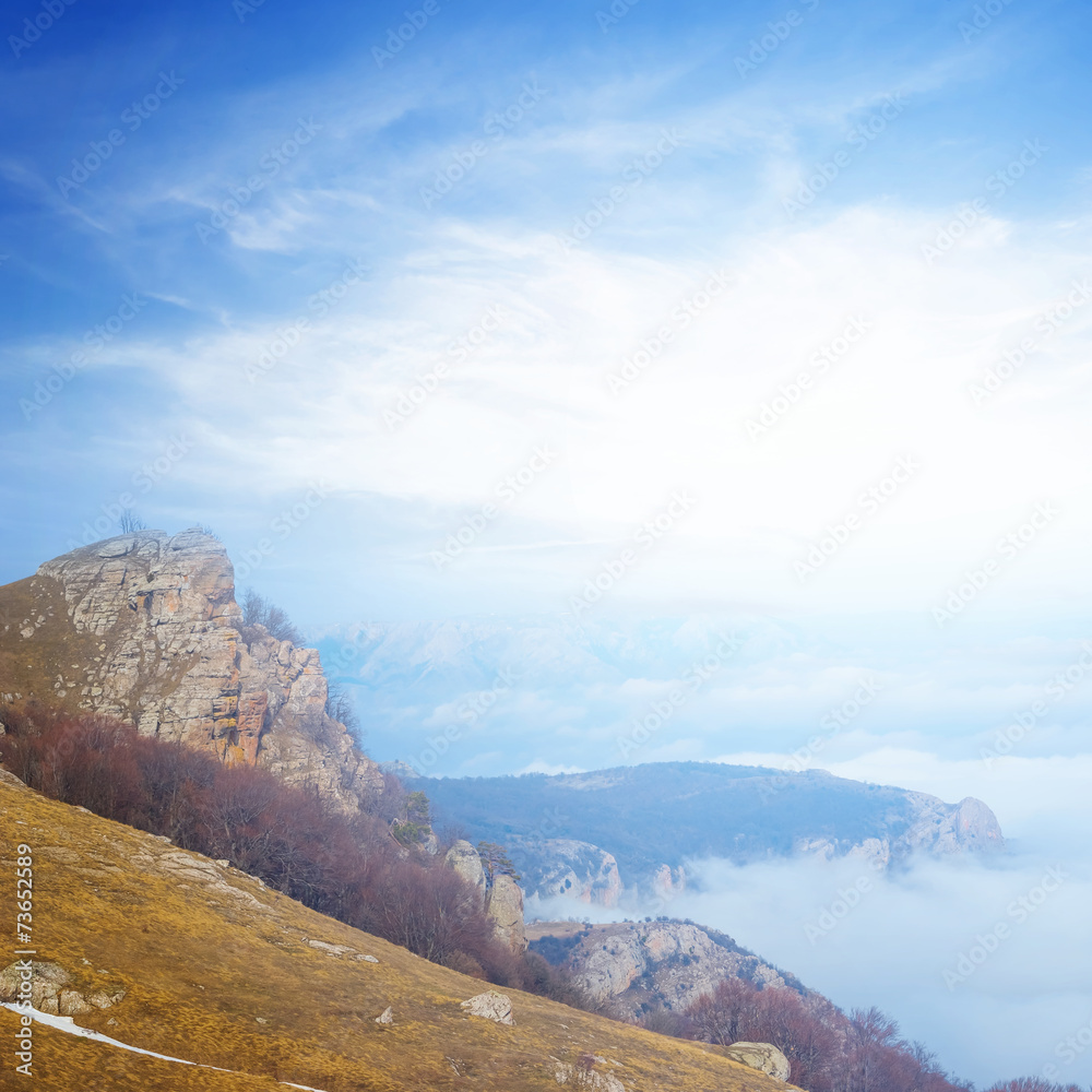 Obraz premium mountain scene in a rays of sun