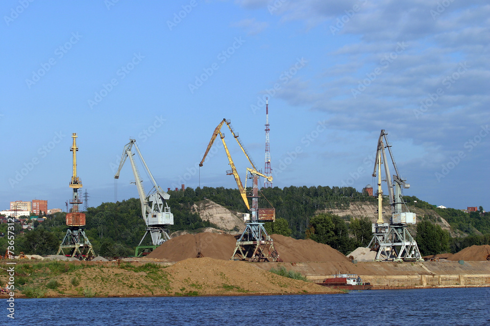 Extraction of sand on the river