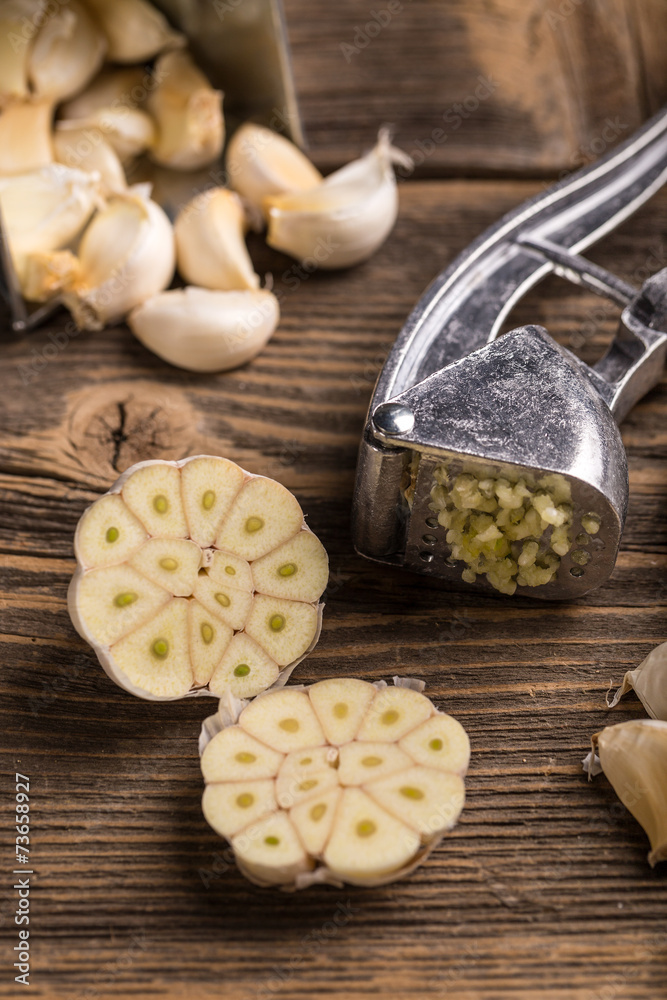 Fototapeta premium Half garlic bulb