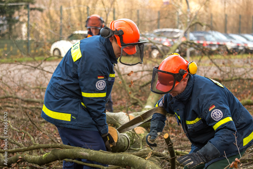 Obraz premium engineers of the german federal agency for technical relief thw