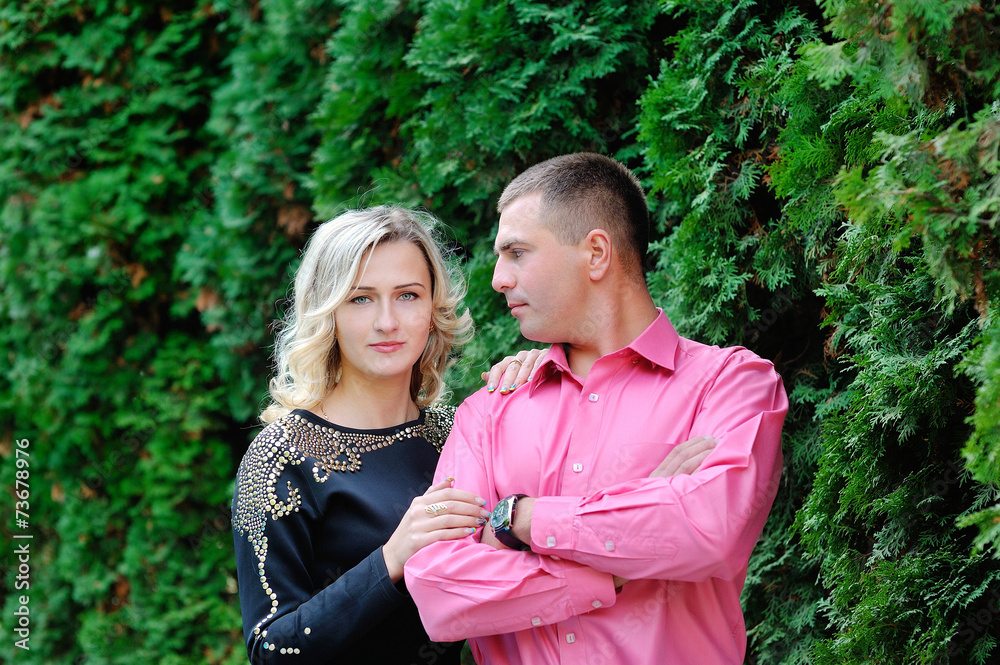 Obraz premium loving woman and a man walk in the green park