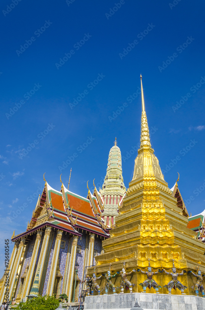 Fototapeta premium Famous Wat Phra Kaew, Grand Palace Complex Bangkok, Thailand