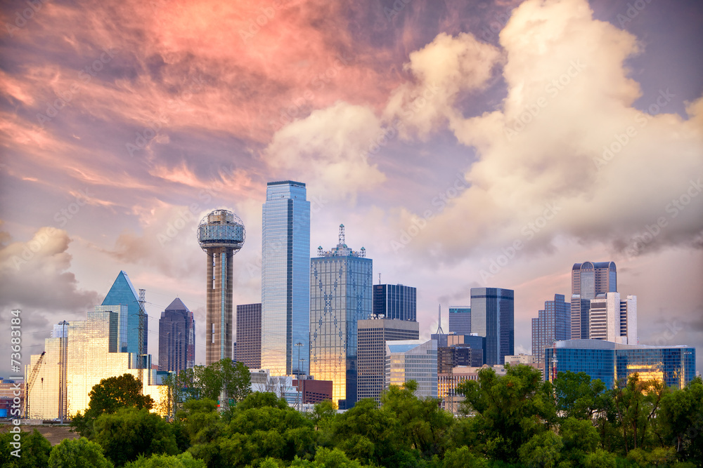 Obraz premium Dallas City Skyline o zachodzie słońca, Teksas, USA