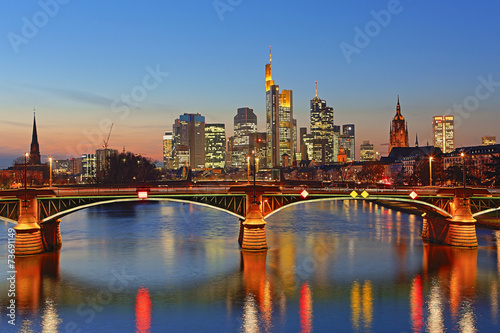 Frankfurt am Main  Blick von der Fl    erbr  cke  November 2014 