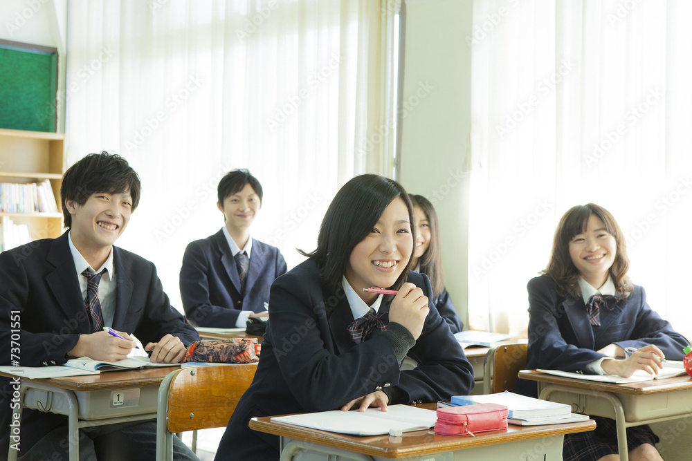 授業を受ける高校生たち 授業を受ける高校生たち