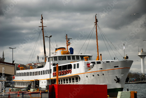 Ferry in Istanbul © Besler