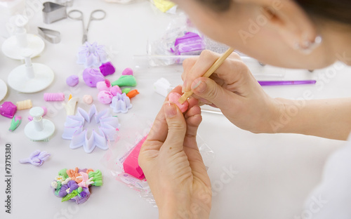 Artist makes jewelry from polymer clay, process. Workshop