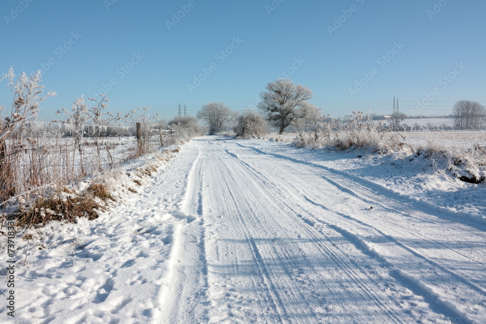 Chemin enneigé dans l'Aisne