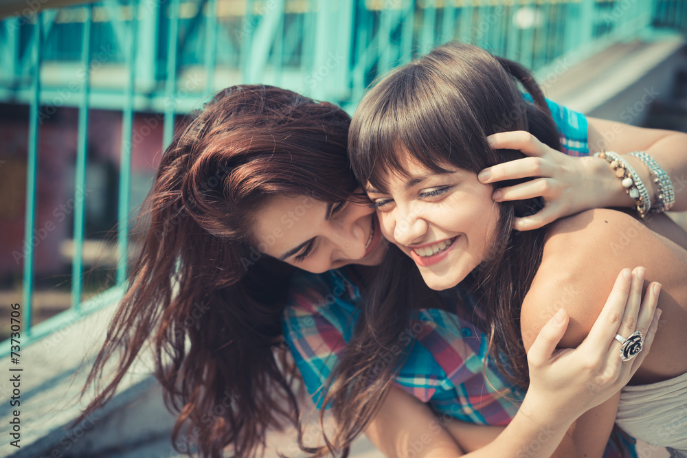 Ταπετσαρία beautiful hipster young women sisters friends
