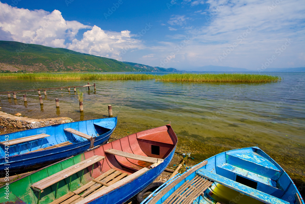 Barques au bord du lac d'Ohrid, Albanie
