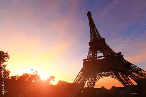 silhouette of eiffel tower photo