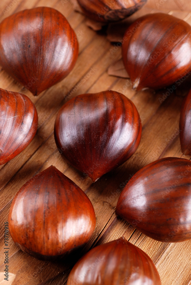 Obraz premium mucchio di castagne