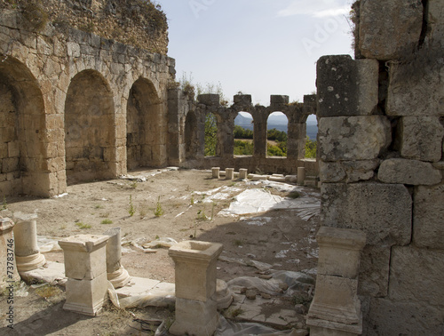 Sütunlar ve Kent photo