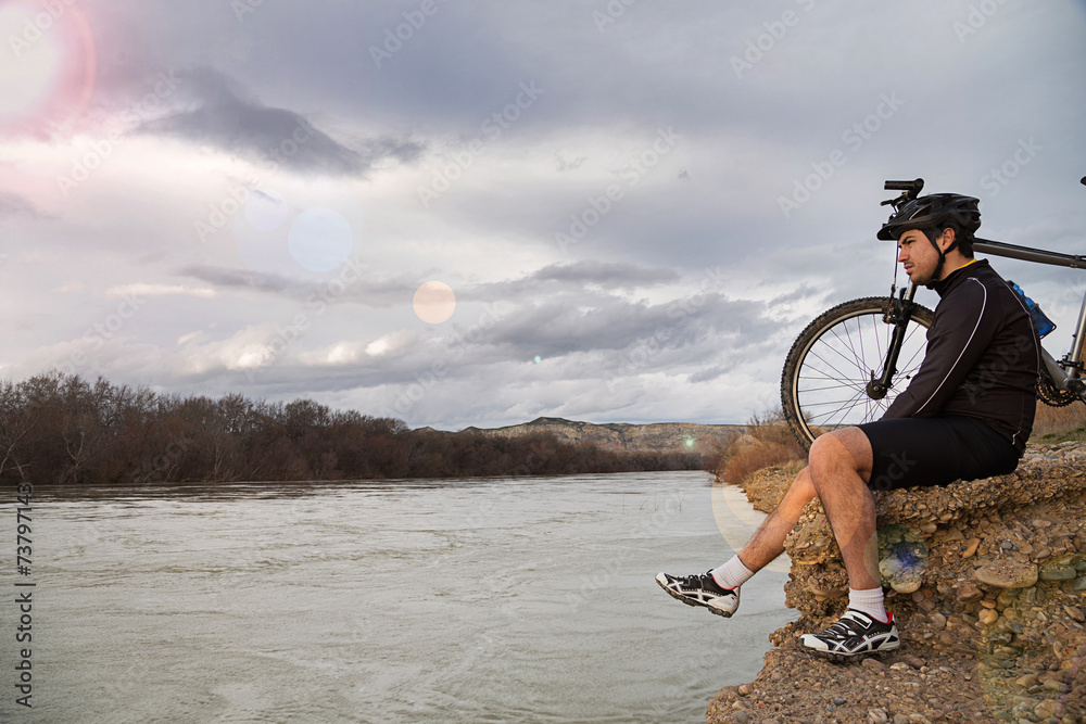 Fototapeta premium hombre con bici