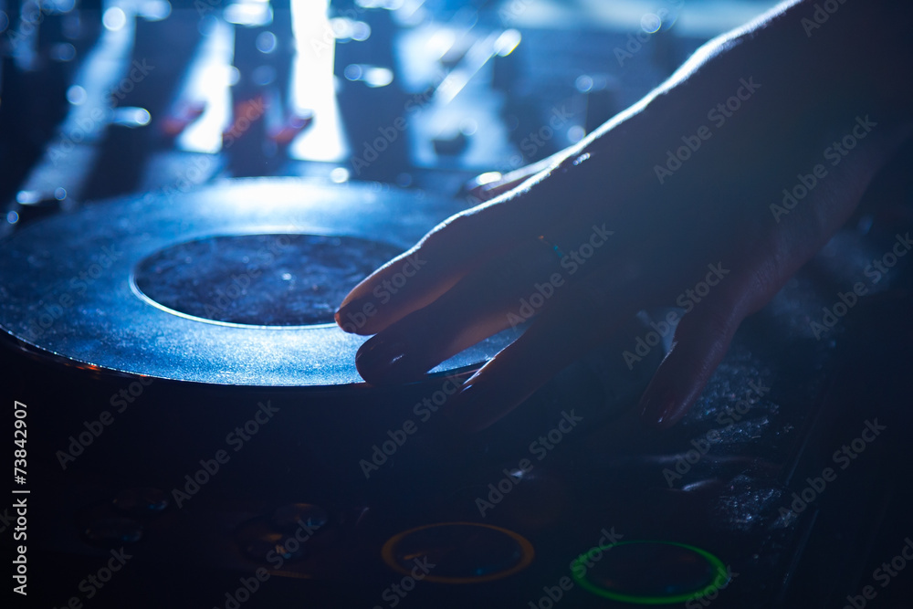 DJ