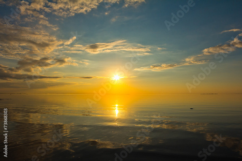 Fototapeta Naklejka Na Ścianę i Meble -  Sunset on the shore of the Gulf of Finland