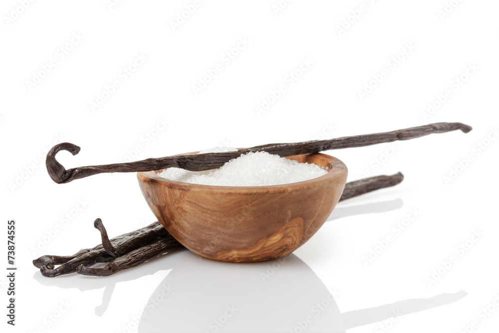 Fototapeta premium fresh bourbon vanilla pods and sugar