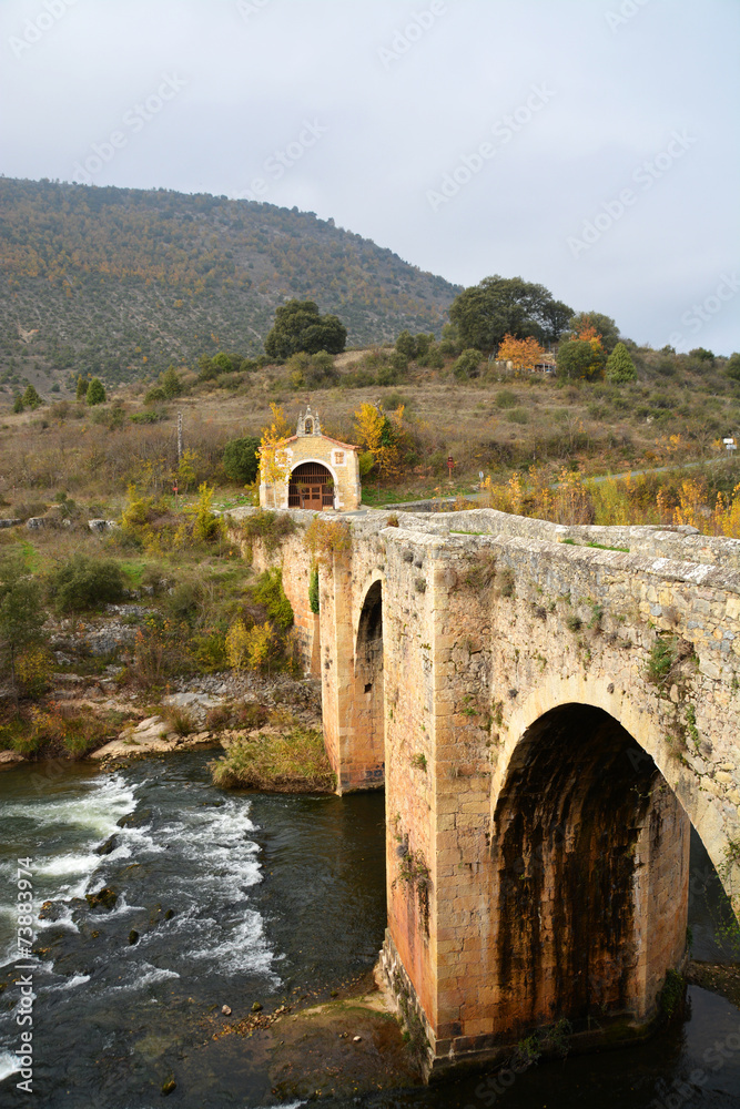 ermita y puente romanico en pesquera de ebro