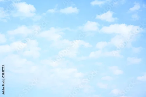 Obraz Jasnoniebieskie niebo z chmurami