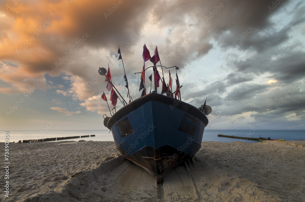 kuter rybacki na plaży Morza Bałtyckiego Stock Photo | Adobe Stock