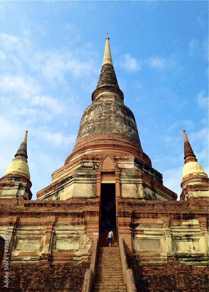 Naklejka premium old temple of Ayutthaya Thailand