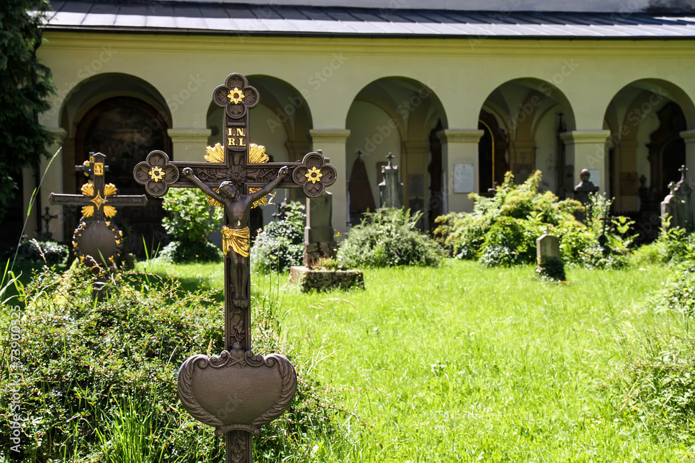 Fototapeta premium Historischer Friedhof in Salzburg