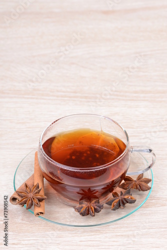Tee mit Sternanis und Zimt