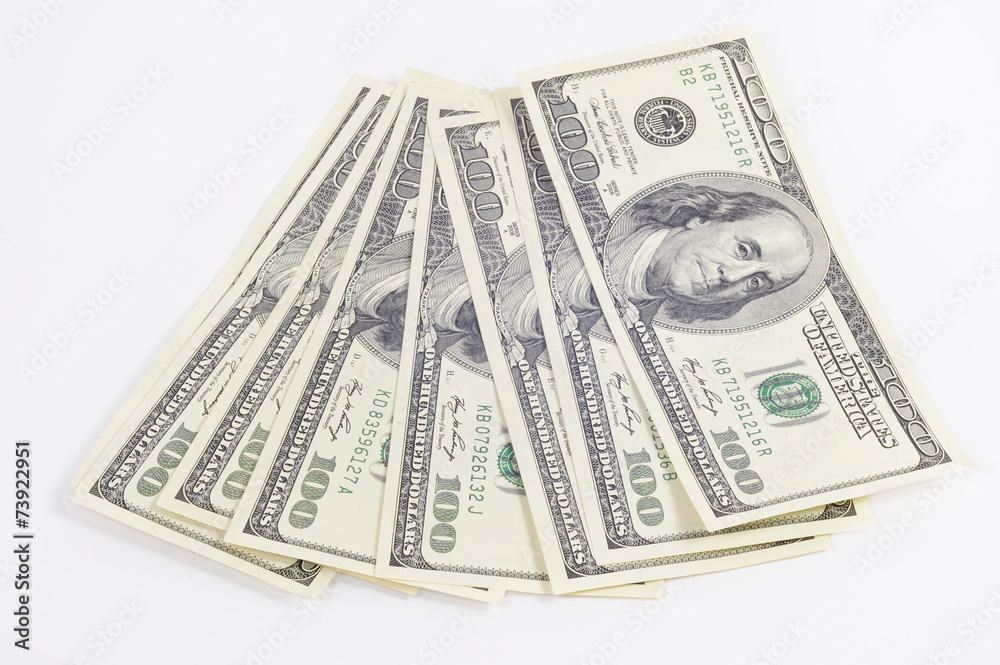 Американские 100 долларовые купюры раскиданные веером