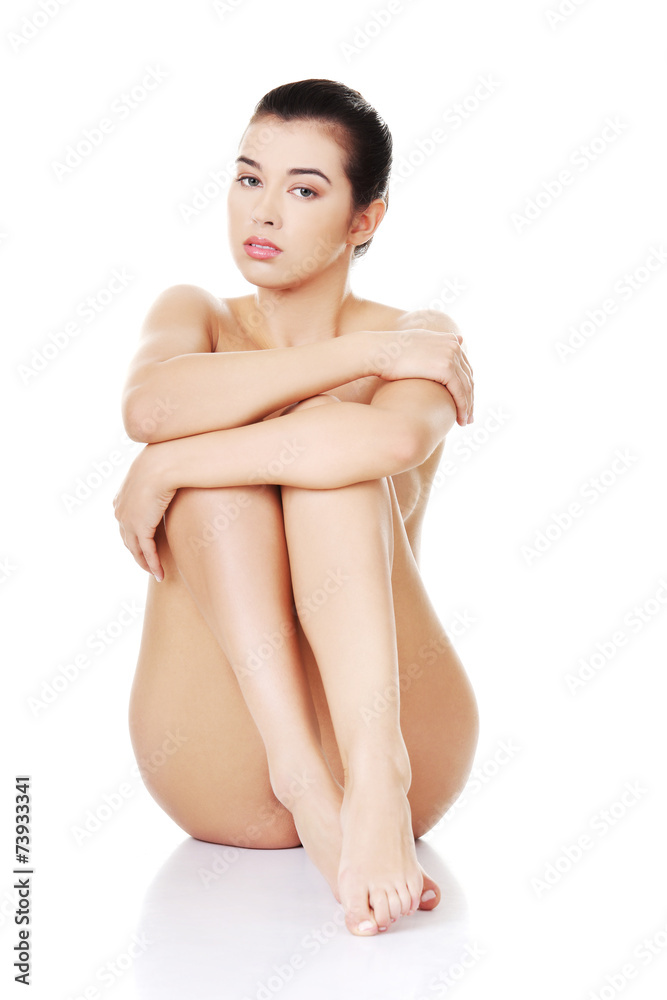 Obraz premium Front view of nude woman sitting on the floor