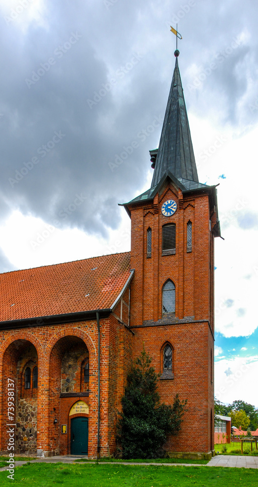 Kirchturm der St.-Mauritius-Kirche in Altenmedingen