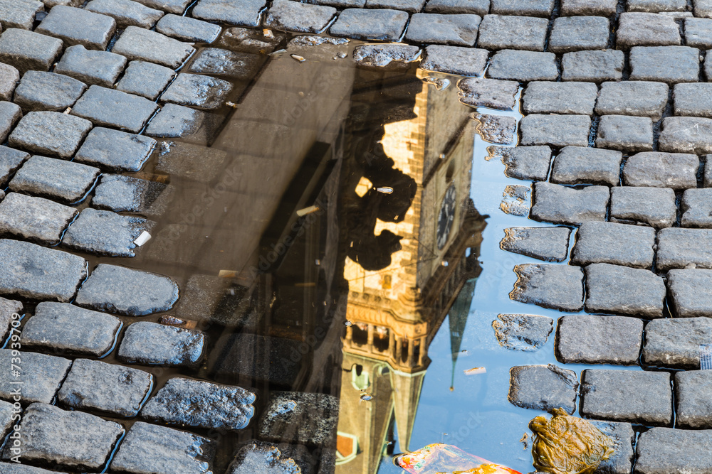 Fototapeta premium Astronomical clock in Prague in puddle