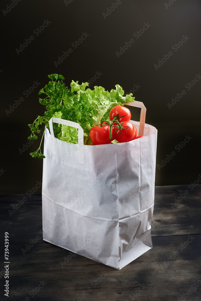 Shopping bag with groceries.