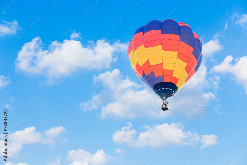 Fototapeta premium Hot air balloon with blue sky background