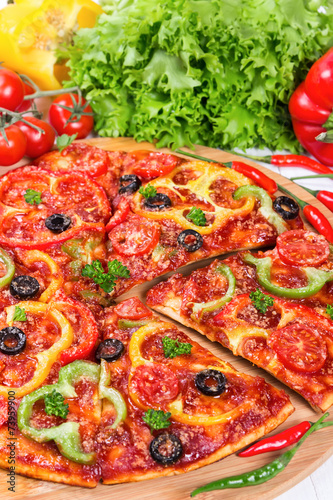 Pizza with tomatoes, peppers and olives